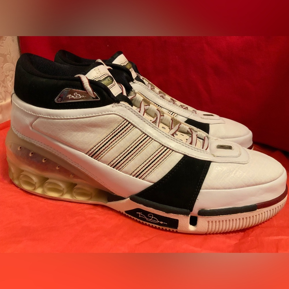 ADIDAS - Picture 7 of 15